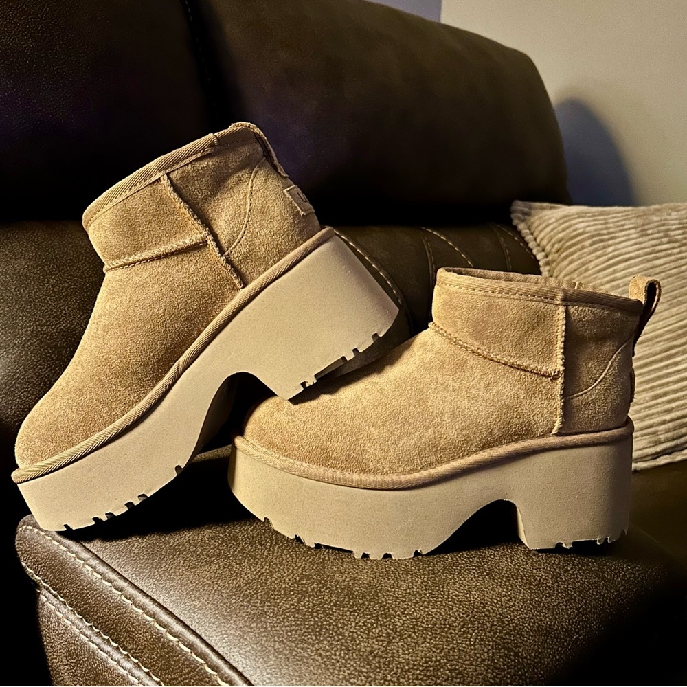 🩷❤️🧡SOLD🩷❤️🧡 UGG PLUSH Platform Ankle Boots